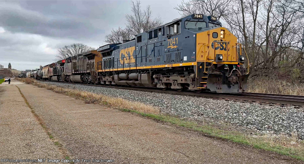 CSX 7041 leads M429.